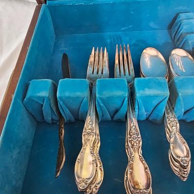 45 Piece WM Rogers 'Victorian Rose' Silverplate Flatware w/Case (DR-JS)