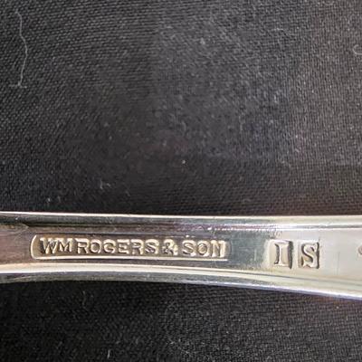 45 Piece WM Rogers 'Victorian Rose' Silverplate Flatware w/Case (DR-JS)