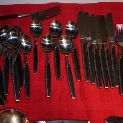 VINTAGE 1960'S MAR CREST EBONY ELEGANCE STAINLESS FLATWARE