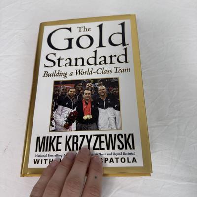 Several First Edition Sports Books, Signed Copy of “Reach for The Summit” by Pat Summitt and More (B1-DZ)