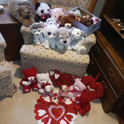 VALENTINE DECORATIONS AND AN ASSORTMENT OF PLUSH ANIMALS