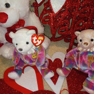VALENTINE DECORATIONS AND AN ASSORTMENT OF PLUSH ANIMALS