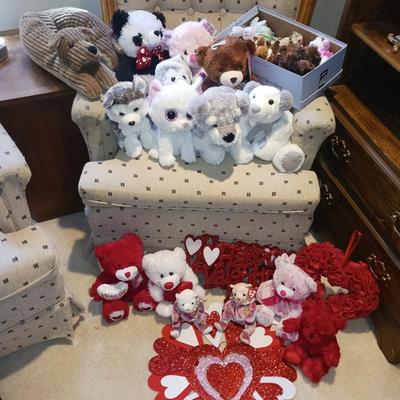 VALENTINE DECORATIONS AND AN ASSORTMENT OF PLUSH ANIMALS