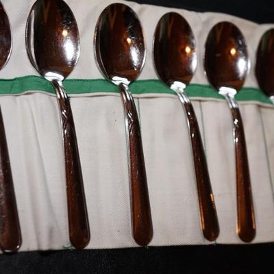 MCM 60'S KITCHEN SPOONS, STEAK KNIVES AND QUICKKLE EDGE KNIVES