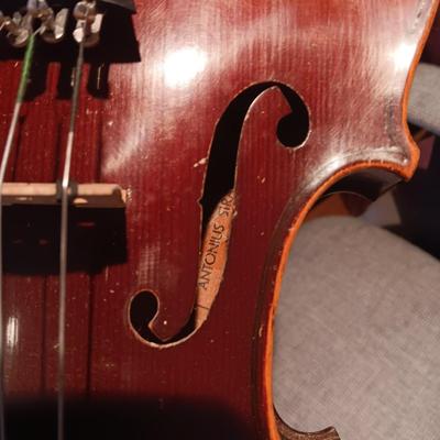 ANTIQUE/VTG COPY OF ANTONIUS STRADIVARIUS VIOLIN IN A HARD SIDED CASE