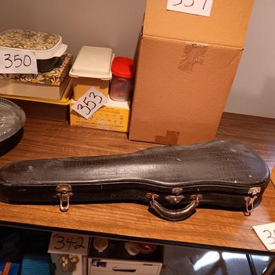 ANTIQUE/VTG COPY OF ANTONIUS STRADIVARIUS VIOLIN IN A HARD SIDED CASE