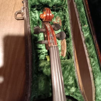 ANTIQUE/VTG COPY OF ANTONIUS STRADIVARIUS VIOLIN IN A HARD SIDED CASE