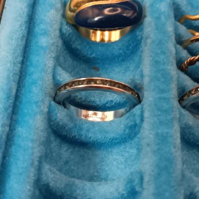 A VARIETY OF COSTUME RINGS AND A RING BOX