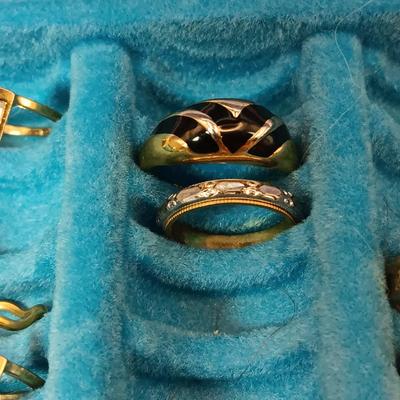 A VARIETY OF COSTUME RINGS AND A RING BOX