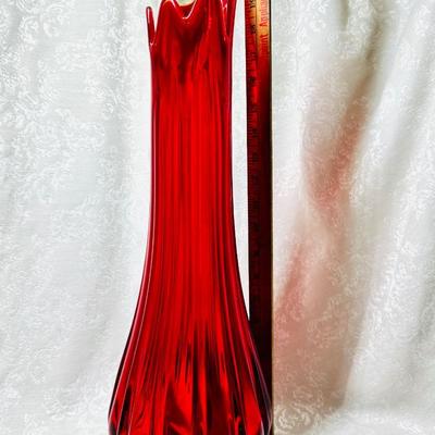 L.E. Smith Swung Vase 22 inch