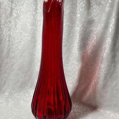 L.E. Smith Swung Vase 22 inch