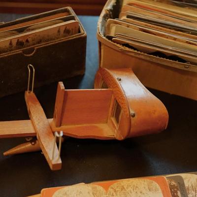EARLY 1900'S BIRDS EYE MAPLE STEREO OPTIC VIEWER W/CARDS ( 40 )