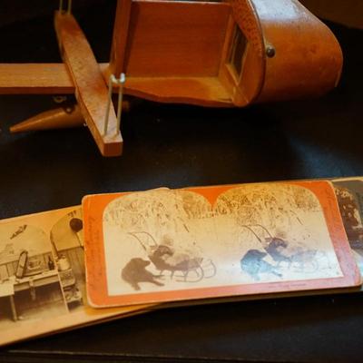 EARLY 1900'S BIRDS EYE MAPLE STEREO OPTIC VIEWER W/CARDS ( 40 )