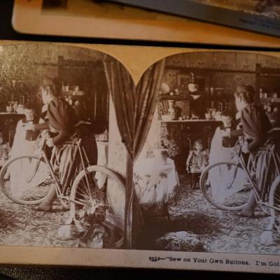 EARLY 1900'S BIRDS EYE MAPLE STEREO OPTIC VIEWER W/CARDS ( 40 )