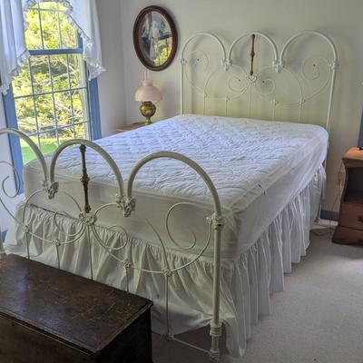 Cast Iron White Metal Bed Frame With Mattress & Box Spring (BR1)