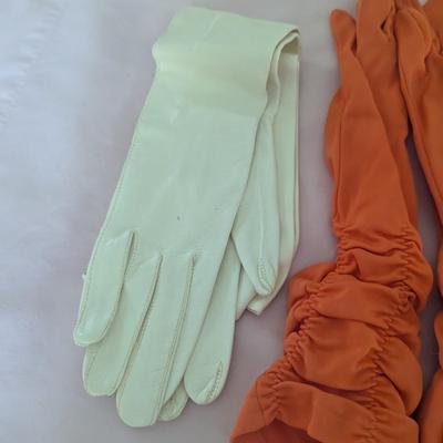 Vintage Women's Gloves One Pair Is Marked Macy Associates Italian Soft Leather (BR1)