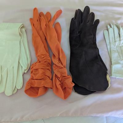Vintage Women's Gloves One Pair Is Marked Macy Associates Italian Soft Leather (BR1)
