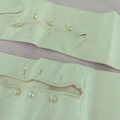Vintage Women's Gloves One Pair Is Marked Macy Associates Italian Soft Leather (BR1)