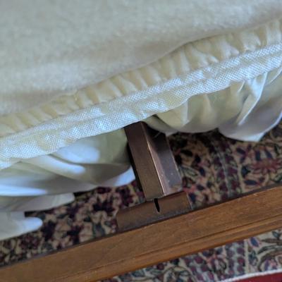 Solid Wood Four Post Bed Frame Mattress & Box Frame Not Included (BR2)