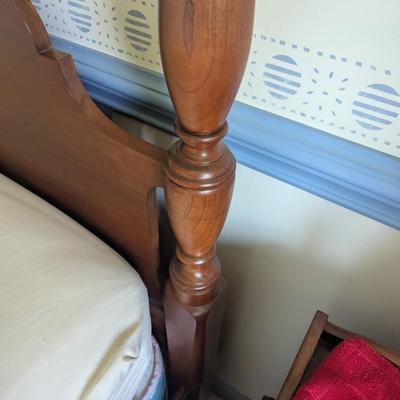 Solid Wood Four Post Bed Frame Mattress & Box Frame Not Included (BR2)