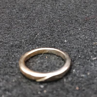 14K GOLD RING 2.88g SIZE4