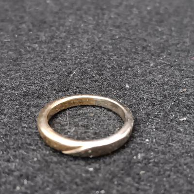 14K GOLD RING 2.88g SIZE4