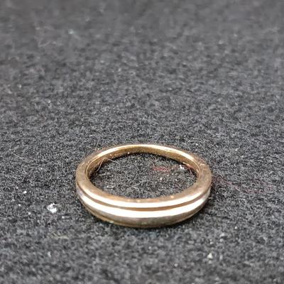 14K GOLD RING SIGNED ART CARVED 3.15g