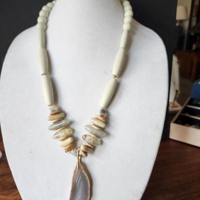 Agate Pendant Necklace