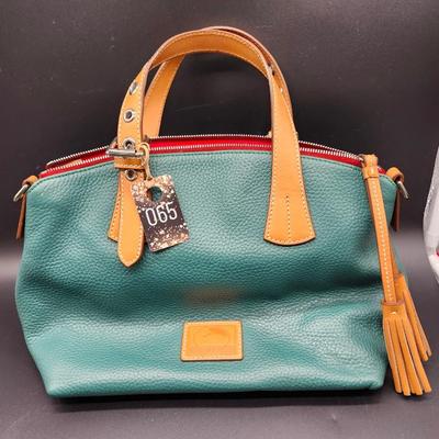 Sale Photo Thumbnail #147: zipper closure
15 x 10 inches    1 interior zipper pocket
2 interior slot pockets
2 handles 
excellent condition 
Retails at $150-200