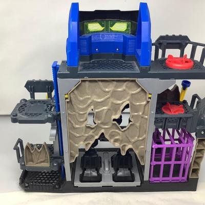 2015 Mettle Fischer Price Batman Bat Cave.