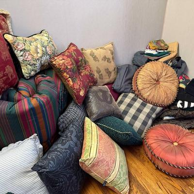 Lot 8: Dressers, Pillows & More