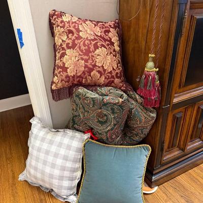 Lot 8: Dressers, Pillows & More