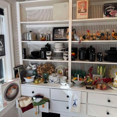 Lot 10: Kitchen Nook Selection
