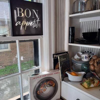 Lot 10: Kitchen Nook Selection