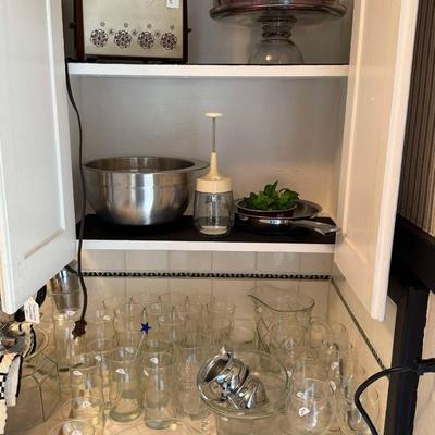 Lot 11: Kitchen Decor Selection