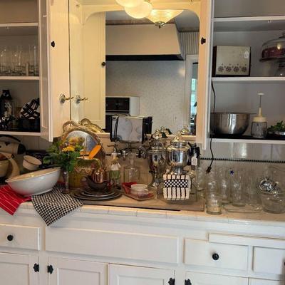 Lot 11: Kitchen Decor Selection