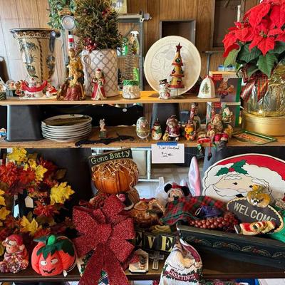 Lot 17: Media, Rugs, Luggage, Home Decor & More