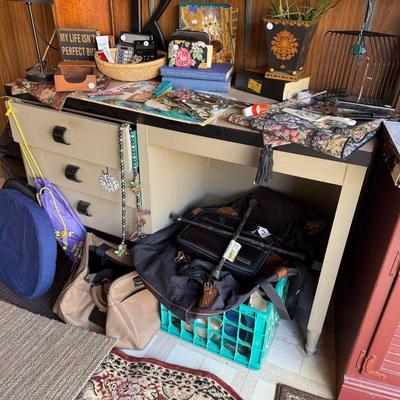 Lot 19: Desks, Bushes & More