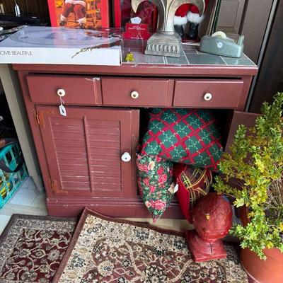 Lot 19: Desks, Bushes & More