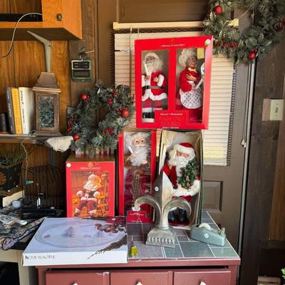 Lot 19: Desks, Bushes & More
