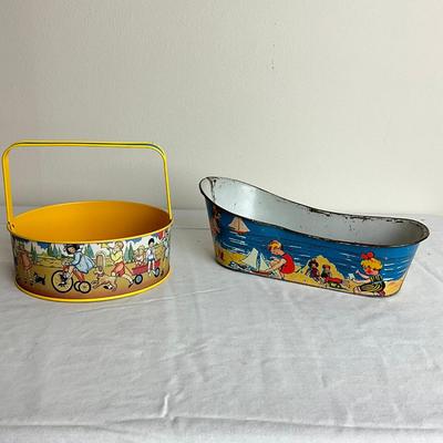 D934 Vintage Sand Sifter With Beach Toy
