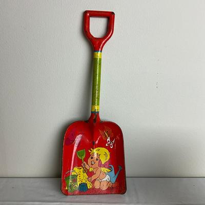 D937 Vintage T. Cohn Sand Pails With One Large Shovel