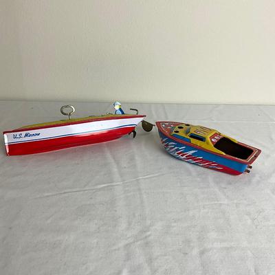 D942 Johnson Toy USA Tin/Metal Windup Toy