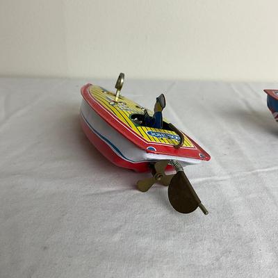 D942 Johnson Toy USA Tin/Metal Windup Toy