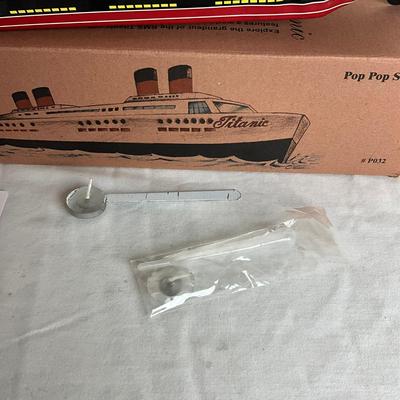 D944 New in Box Titanic Tin Boat By Welly
