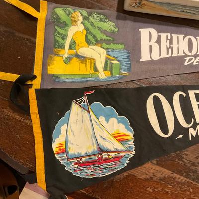 D981 Lot of Antique DOLLE'S Taffy Box with Vintage Ocean City, Rehoboth Beach Pennants