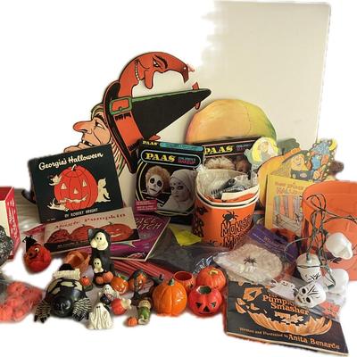 G1031 Large Lot of Vintage Halloween Decor