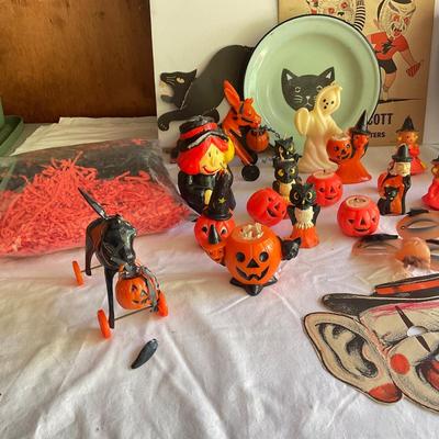 G1032 Lot of Vintage Halloween Decorations
