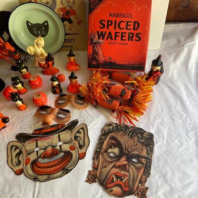 G1032 Lot of Vintage Halloween Decorations