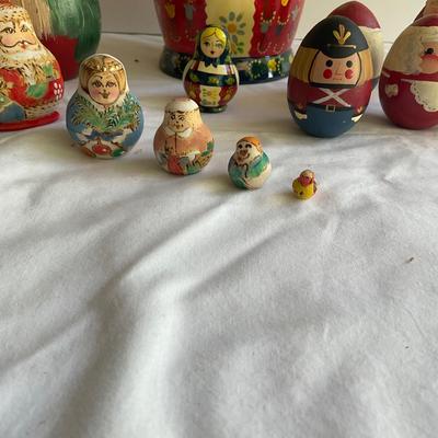 G1038 Vintage Christmas Eggs and Christmas Russian Doll